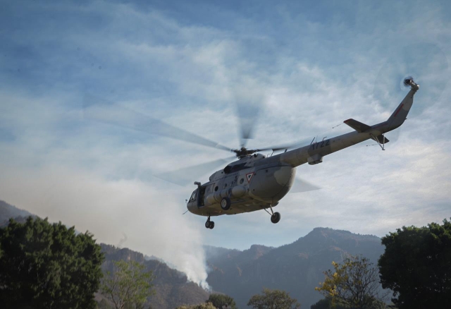Continúa combate de incendio forestal en paraje &#039;Los Corredores&#039;, en Tepoztlán