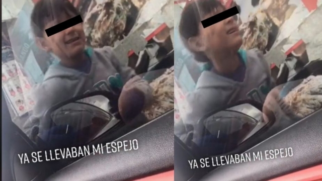 Cachan a niñas intentando robar el espejo de un carro.