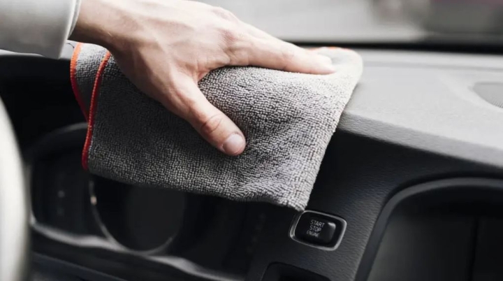 Mezcla con vinagre para limpiar el interior de tu auto y dejarlo reluciente