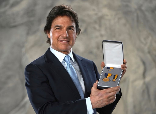 Tom Cruise recibe el máximo honor de la Armada de EE. UU.