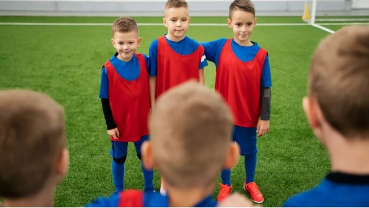 “¡Dale duro!”: ¿Estás enseñando a tu hijo a ser violento en los deportes?