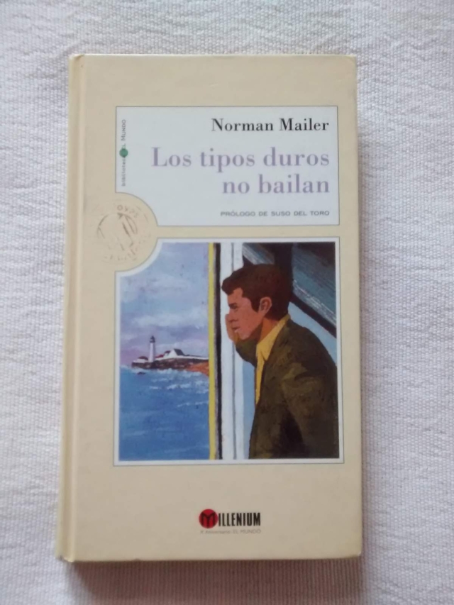 Edición de Los tipos duros no bailan de la colección «Las 100 joyas del milenio», con traducción –cedida por Anagrama– de Francesc Roca.