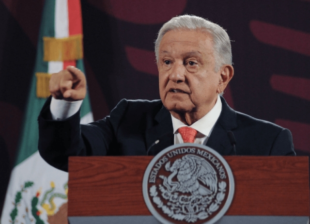 AMLO acusa a maestros de engañar a estudiantes que protestan contra reforma judicial