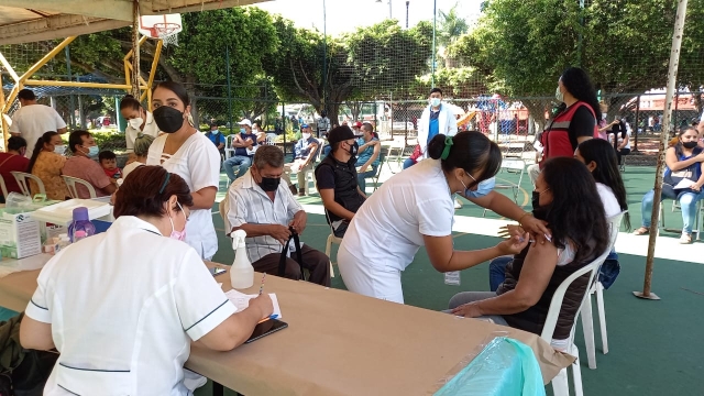 Jornada especial de vacunación anticovid a locatarios de mercados públicos de Cuernavaca