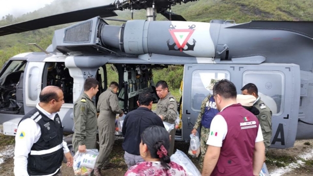 La Marina lleva ayuda a Oaxaca para damnificados por huracán Agatha