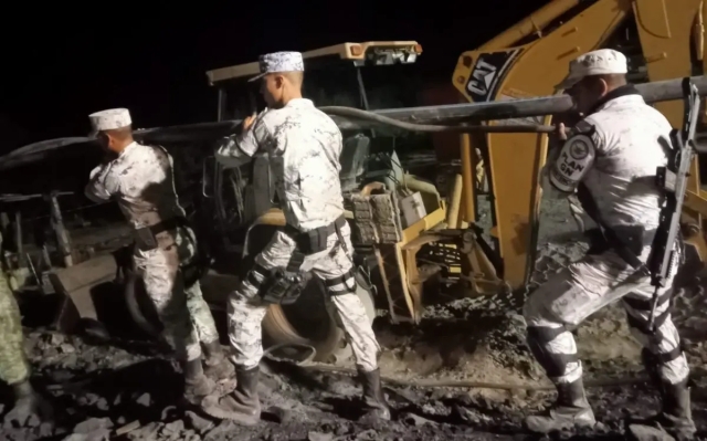 Derrumbe de pozo en Coahuila | 10 mineros siguen atrapados; 5 lograron salir con lesiones