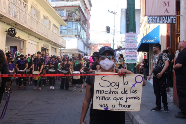 Marchan en Cuernavaca por el Día de la Mujer   