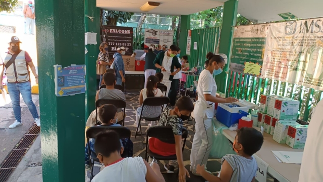 Aplican vacunas contra covid-19 a niñas, niños y mayores de 12 años en Jiutepec