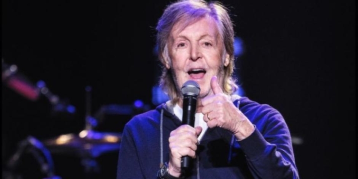 Fans de Paul McCartney le llevan serenata previo a concierto