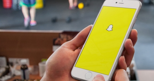Tras muchos años, Snapchat lanza el modo oscuro en su app para iPhone