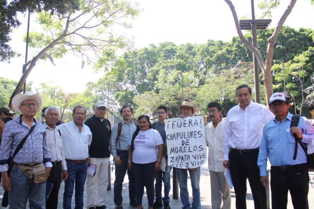Miembros del grupo “Movimiento social por la transformación” cuestionaron las encuestas anunciadas como mecanismo para elegir candidatos en Morena. 