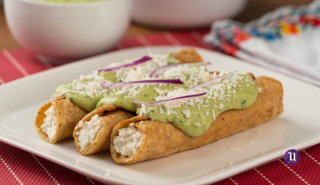 Tacos dorados de requesón, una opción ligera para Semana Santa