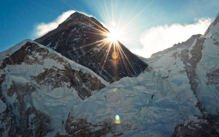 El Everest sigue creciendo por erosión de un río cercano, según estudio