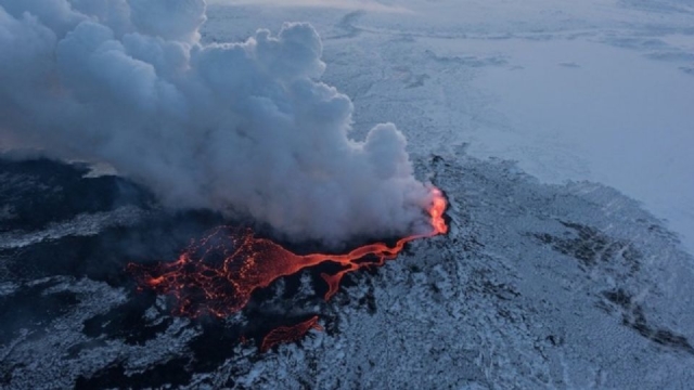 En Islandia, hay aproximadamente 130 volcanes activos