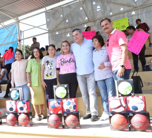 Anuncia alcalde de Jiutepec remodelación de la cancha de futbol de la colonia Tlahuapan