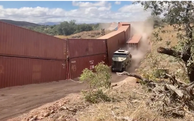 Gobernador de Arizona crea &#039;muro&#039; con contenedores para impedir migración