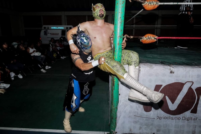 Todo un éxito, función de lucha libre en Chipitlán