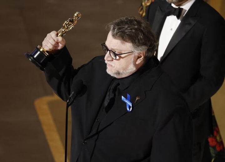 Guillermo Del Toro gana Óscar a mejor película animada