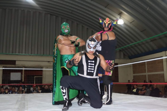 En la lucha súper estelar, Hijo de Pentagoncito, Mini Rey Espectrito y Eufóriko cayeron contra Mascarita Sagrada, Wisin El Dog y Kalakita.