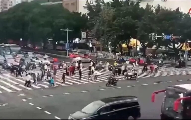 Conductor embiste a una multitud; deja dos muertos y cinco heridos en China