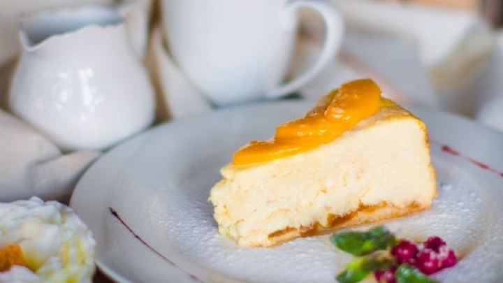 Para este inicio de semana disfruta de un exquisito cheesecake frío de mango