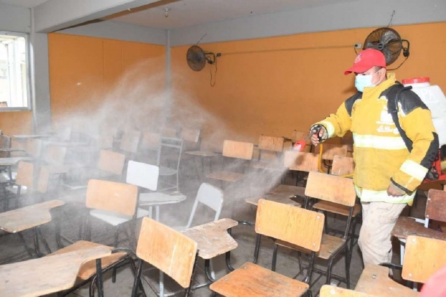 Personal del municipio ha realizado desinfección en diversos planteles escolares.