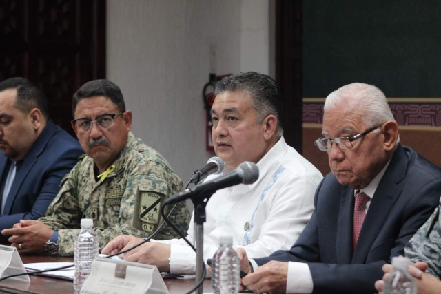 El secretario de Seguridad de Morelos, Miguel Ángel Urrutia, informó que se analizan los alcances del acuerdo promulgado por el gobierno de Guerrero para la regulación de documentos vehiculares emitidos por municipios de esa entidad.