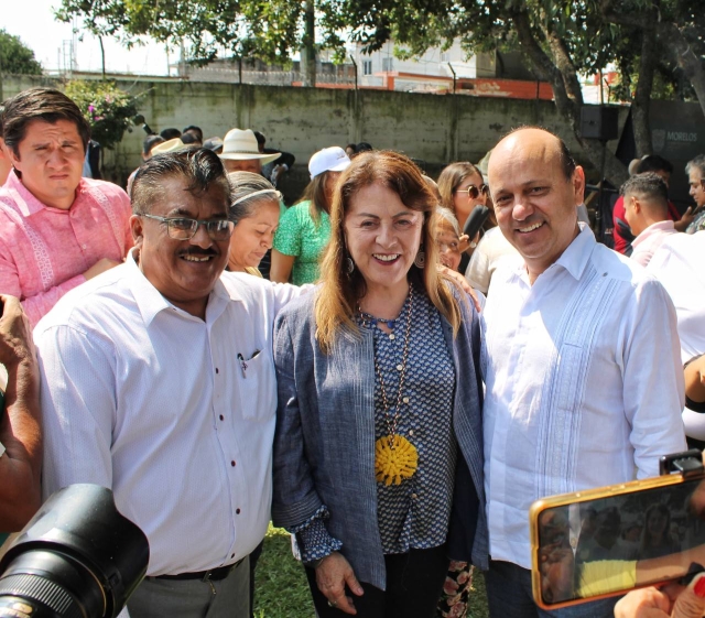 Rodrigo Arredondo acompaña a Margarita González en firma de convenio agroecológico