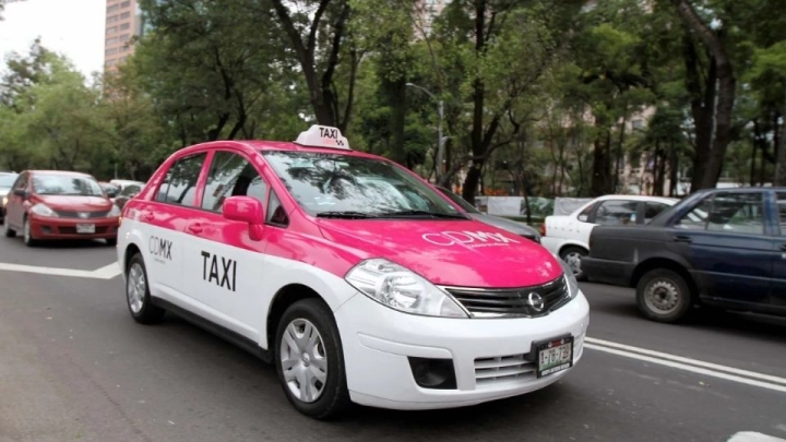 ¡México mágico! Taxi cuenta con una máquina de huevos sorpresa