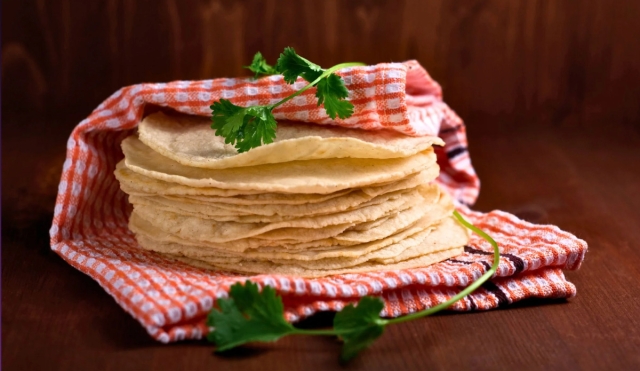 Bajará el precio de la tortilla: Gobierno firma acuerdo para reducirlo hasta un 10%