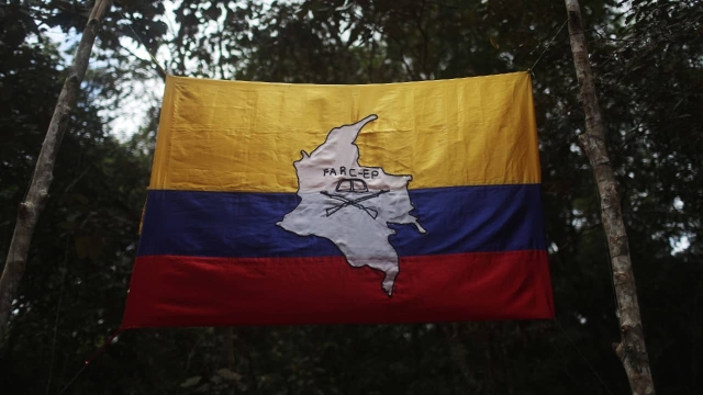 Estados Unidos retira a las FARC de su lista de grupos terroristas.