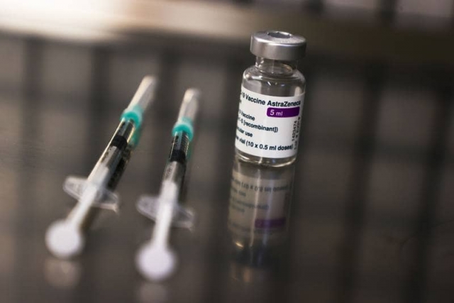 Unión Europea demanda a AstraZeneca por retraso en entrega de vacunas.