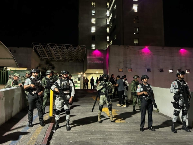 Durante horas, fuerzas federales mantuvieron un cerco de seguridad en el hospital.