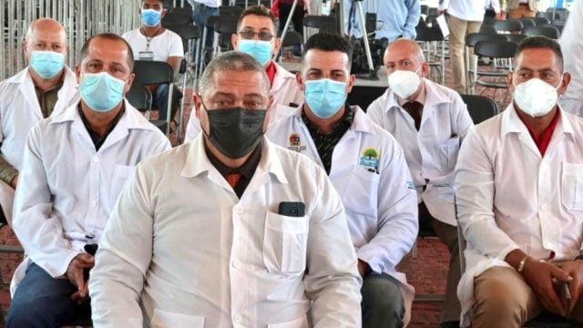Anuncia IMSS reclutamiento de otros 600 médicos especialistas cubanos