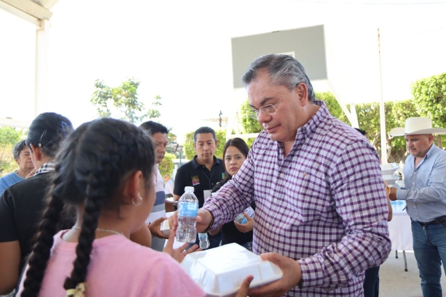 Encabeza alcalde de Jiutepec octava jornada del programa &#039;Comedor comunitario rodante&#039;
