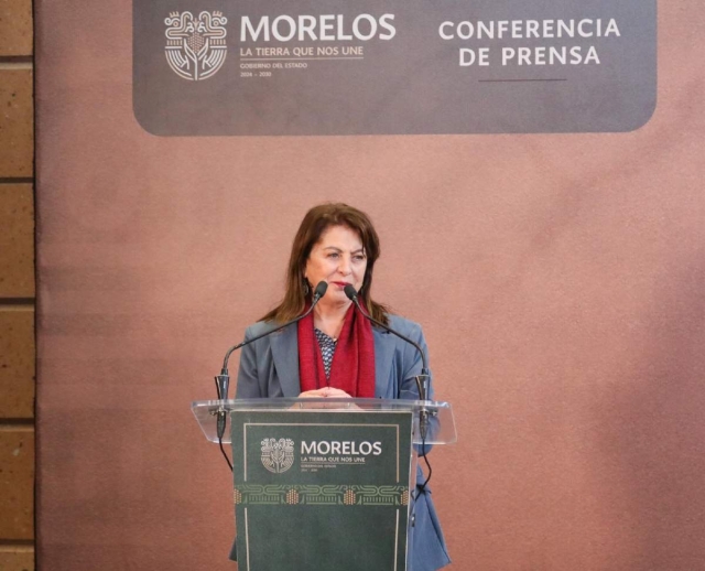 La gobernadora Margarita González Saravia encabezó el encuentro con medios de comunicación este lunes en Miacatlán. 