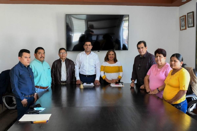 El alcalde de Tlaltizapán nombró a los funcionarios que le permite la ley este sábado, algunos de los cuales ya son conocidos en la región. Del resto de los nombramientos no se informó nada. 
