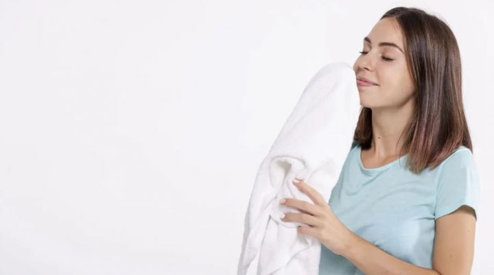 ¿Cómo quitar el olor a humedad de las toallas de baño sin batallar?