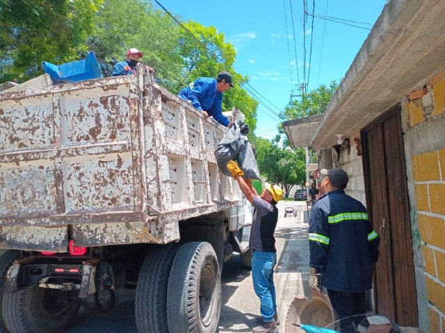 Ante el incremento de dengue en la región sur, el municipio de Jojutla realizó una jornada de descacharrización en la comunidad de Tlatenchi esta semana.  