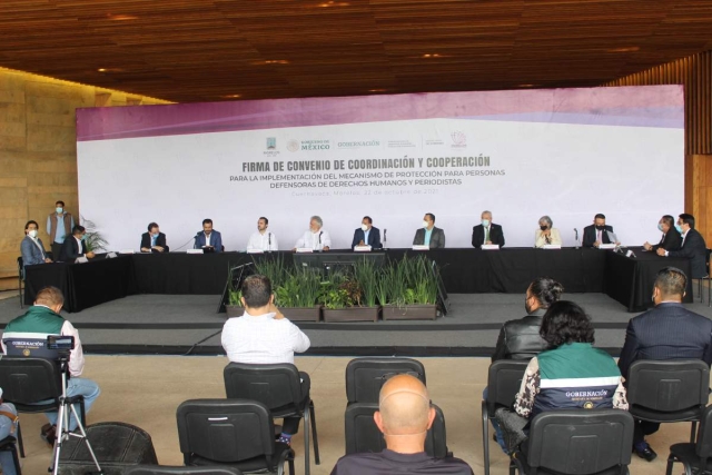 El gobernador y el subsecretario Alejandro Encinas firmaron el convenio.