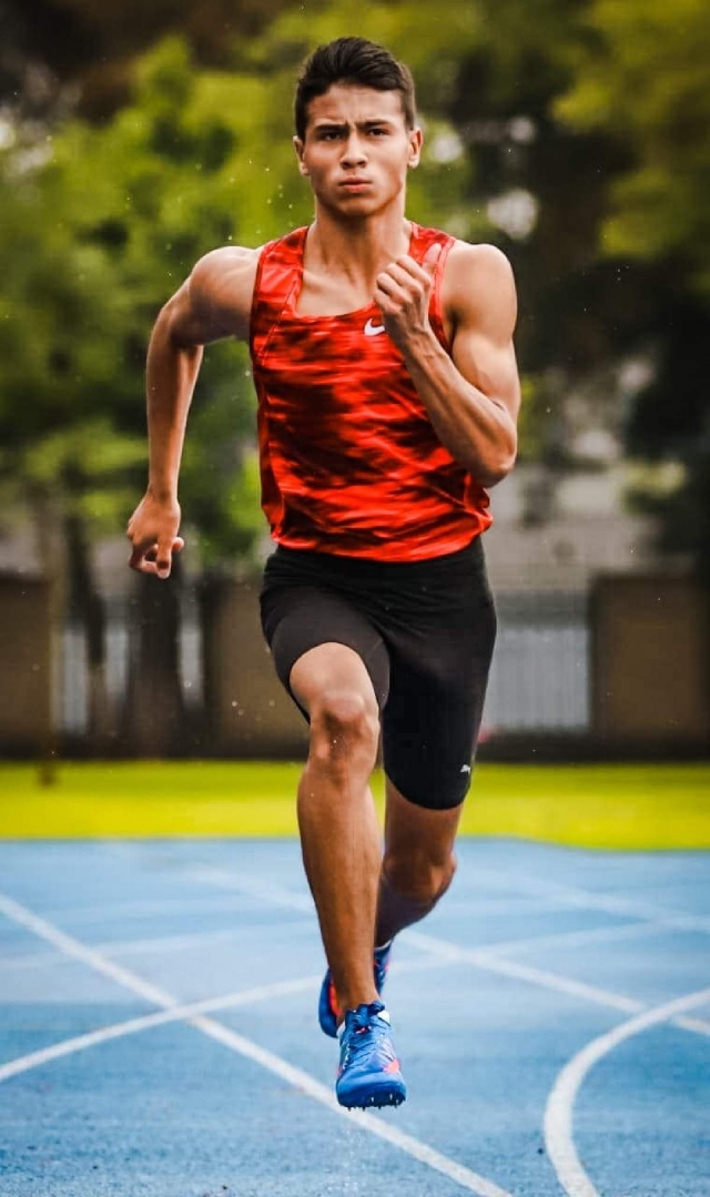 El atleta morelense participará en la prueba de los 400 metros planos; ayer se llevó a cabo la inauguración en el Estadio Olímpico Pascual Guerrero
