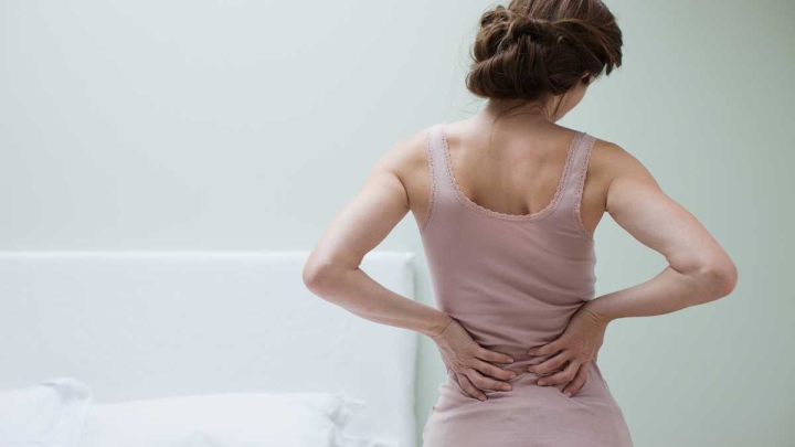 ¿Dolor de espalda? Señales tempranas de reumatismo que debes saber