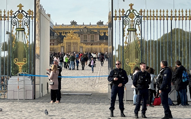 Evacuan el Palacio de Versalles en Francia por amenaza de bomba