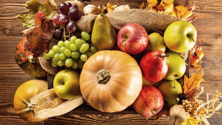 Innova tu menú: Conoce las 4 frutas esenciales del otoño vibrante