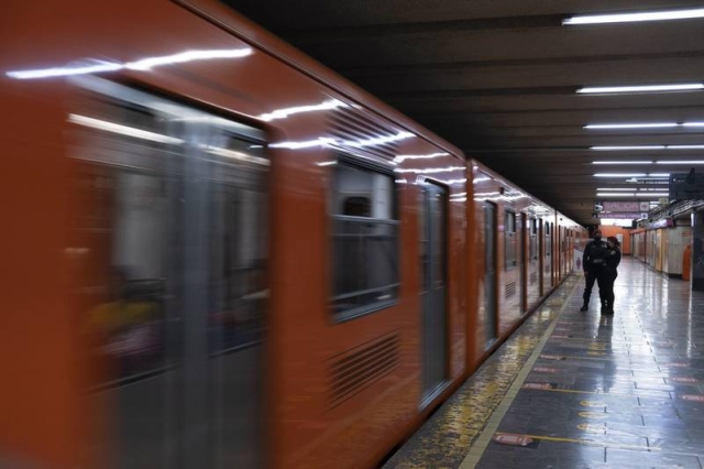 Choque en Línea 3 del Metro: AMLO defiende a Sheinbaum de ‘zopilotes’ por época electoral