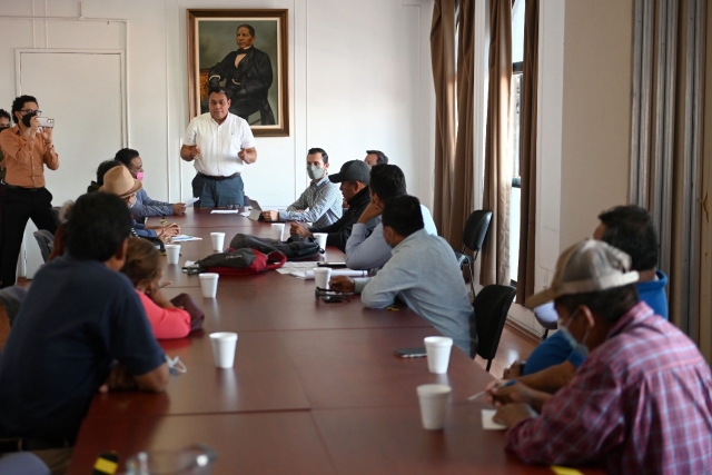 Atiende Secretaría de Gobierno a comitiva de pobladores del municipio indígena de Xoxocotla