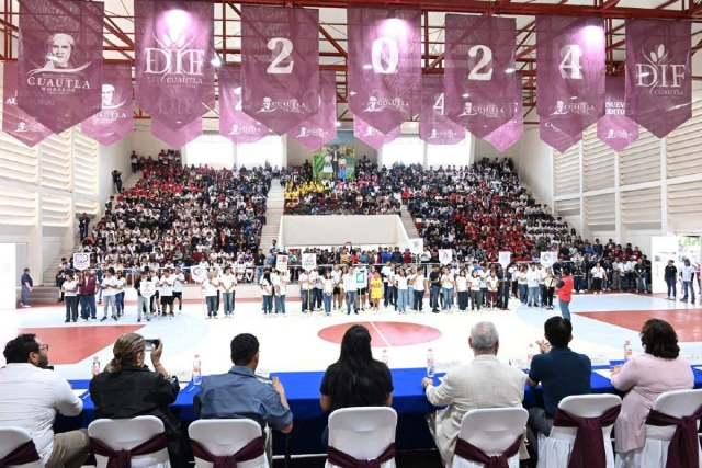 Alrededor de 900 alumnos de 11 planteles educativos comenzaron su participación en el evento.