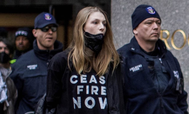 Arrestan a la actriz Hunter Schafer en una protesta a favor de Palestina en Nueva York