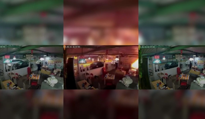 Rayo impacta cerca de restaurante de mariscos en Tabasco; así fue el instante