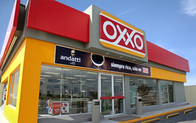 Diputado de Morena pide cerrar tiendas Oxxo cerca de escuelas en Oaxaca